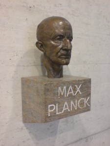 Max Planck, en av grundarna till den moderna fysiken, upptäckte universums minsta möjliga avstånd, Planck-längden. Bild: Mark Longair